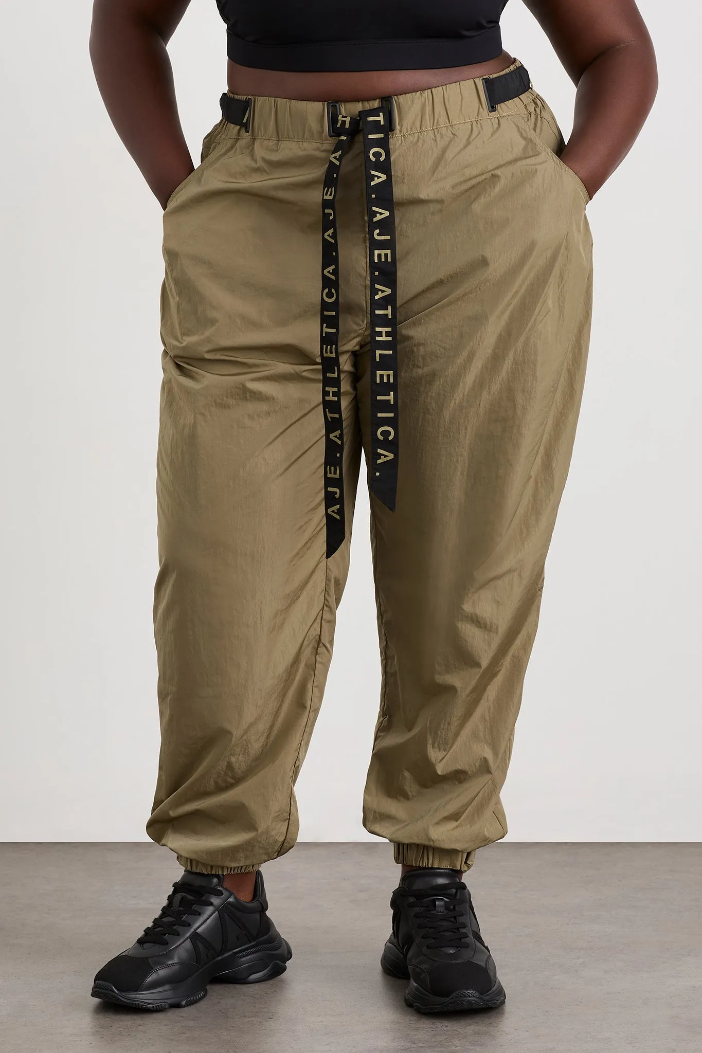 Belted Windbreak Pant 502