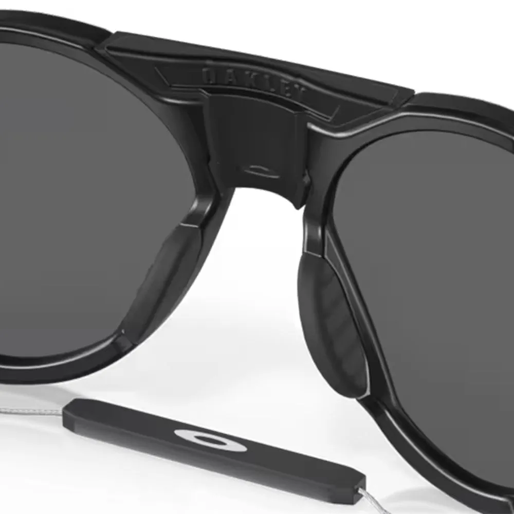 Clifden 'Prizm Black Polarized Lenses / Matte Black Frame'