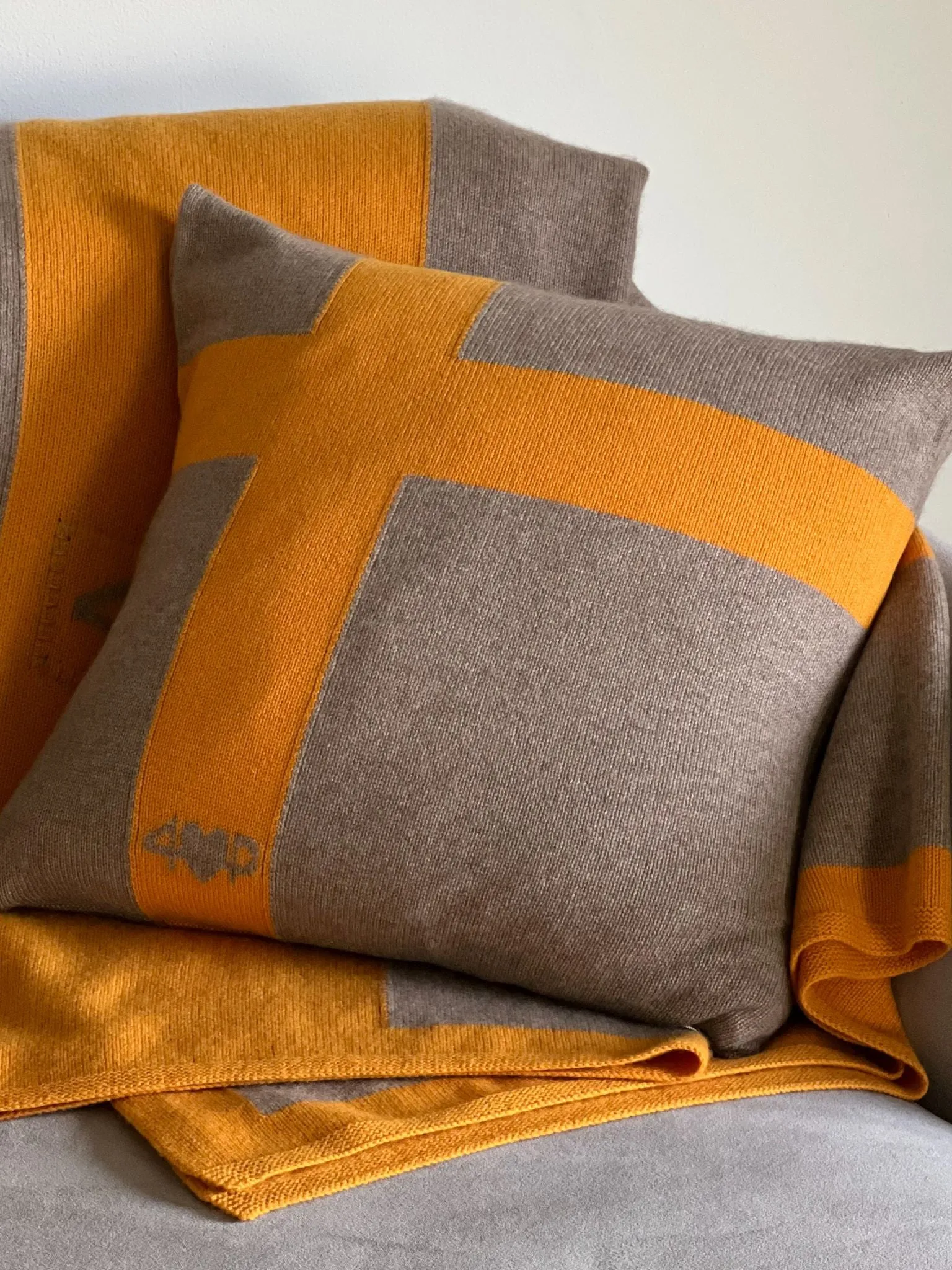 EXUMA PILLOW GOLD