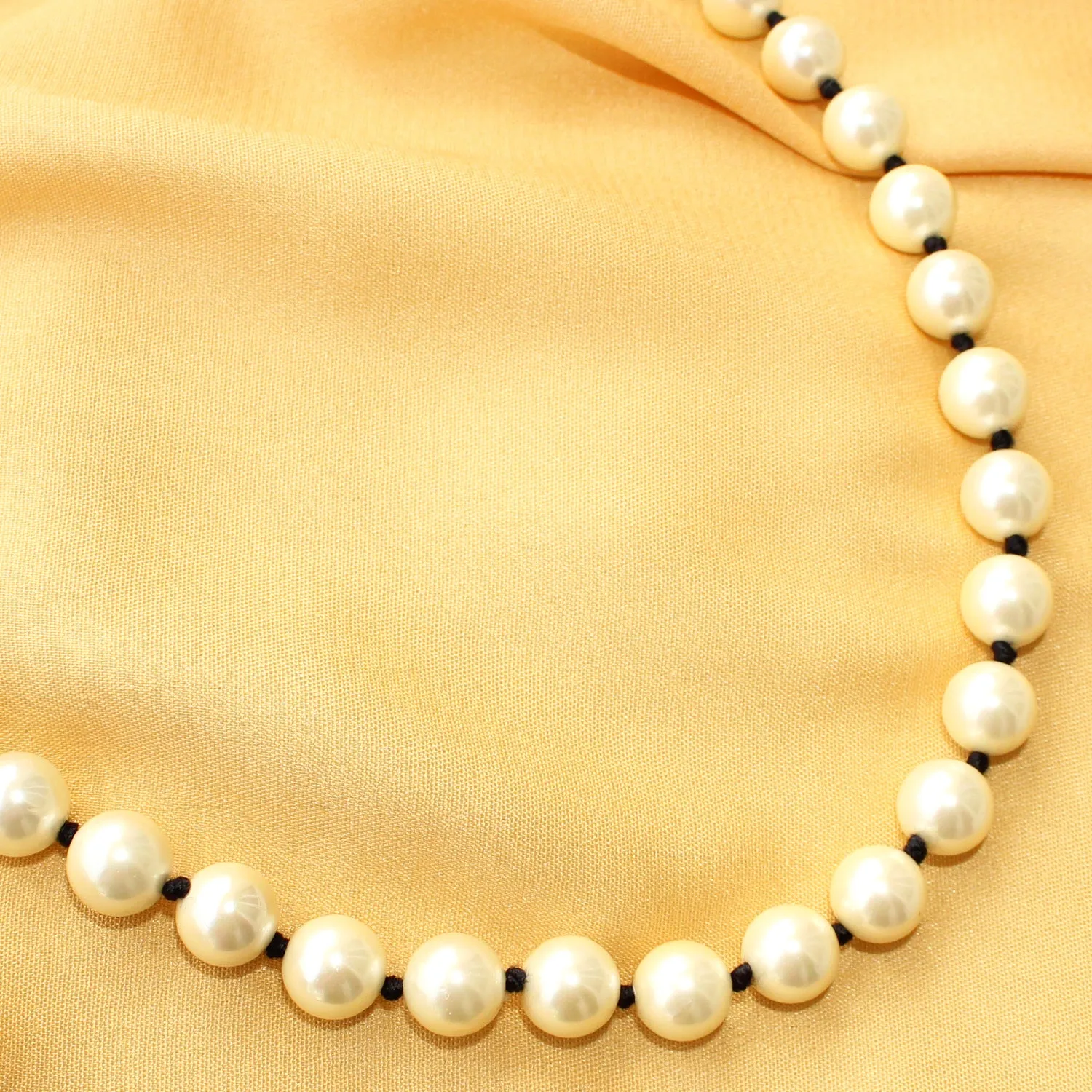 Imeora 10mm Black Knotted OffWhite Shell Pearl Necklace