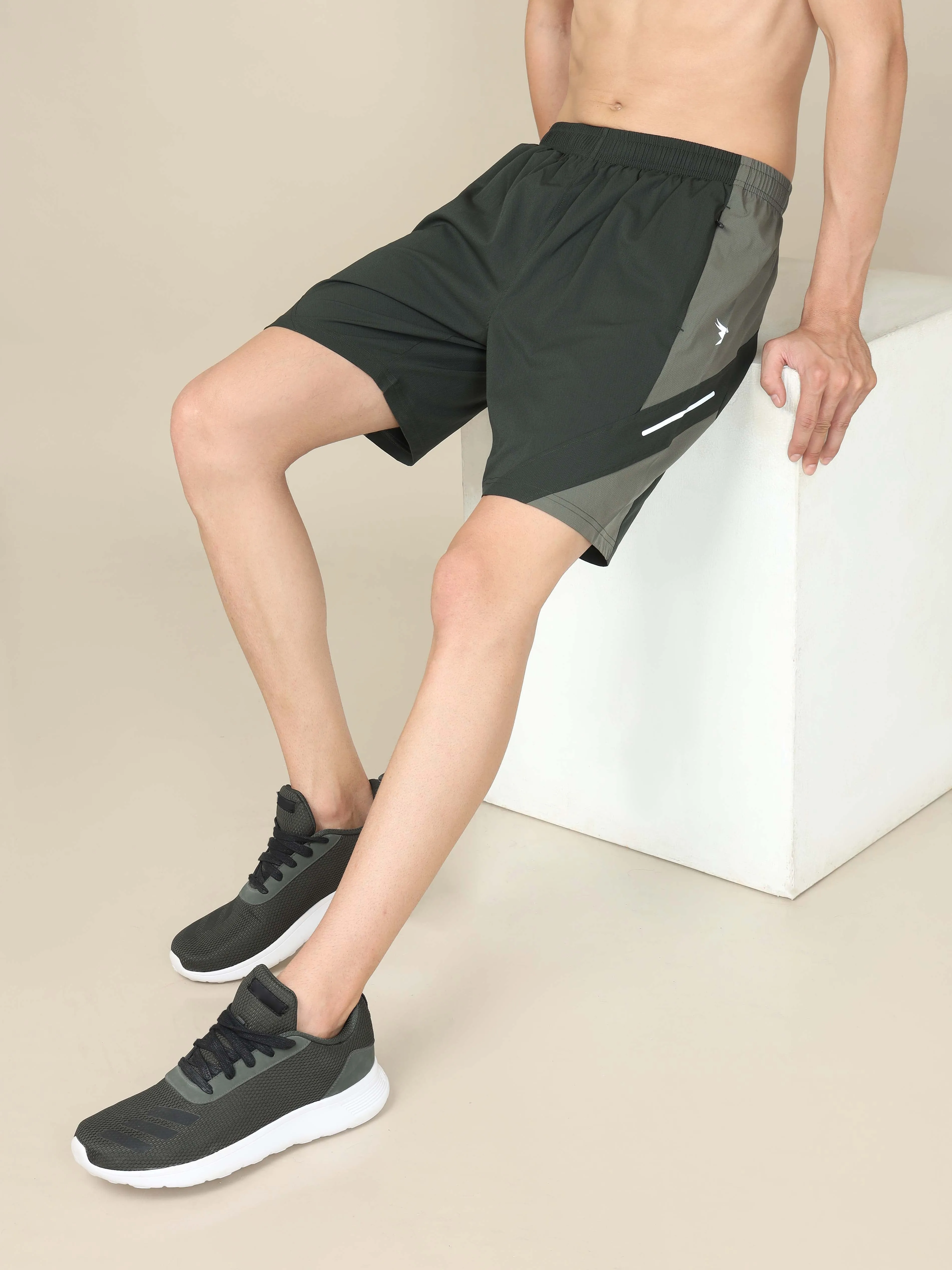 Men Colorblock Slim Fit Shorts with Lytra